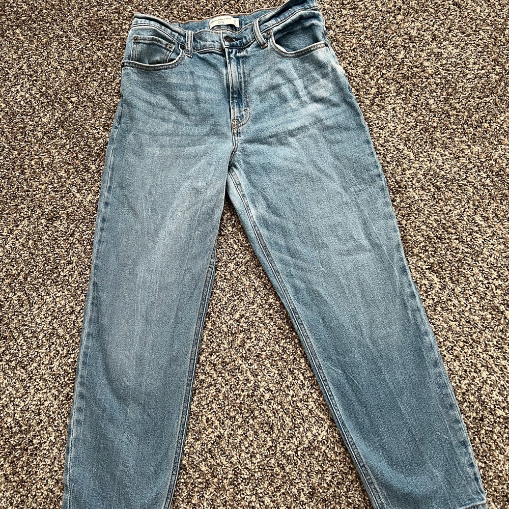 Abercrombie & Fitch high rise mom jeans, size 6 regular